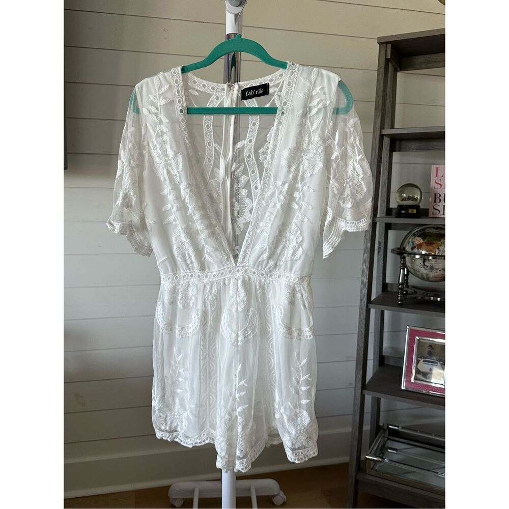 Fab’rik‎ White lace plunge neck see-thru romper sz small Festival Coachella